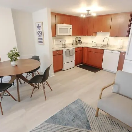 Modern Apartment In The Heart Of Logan Circle